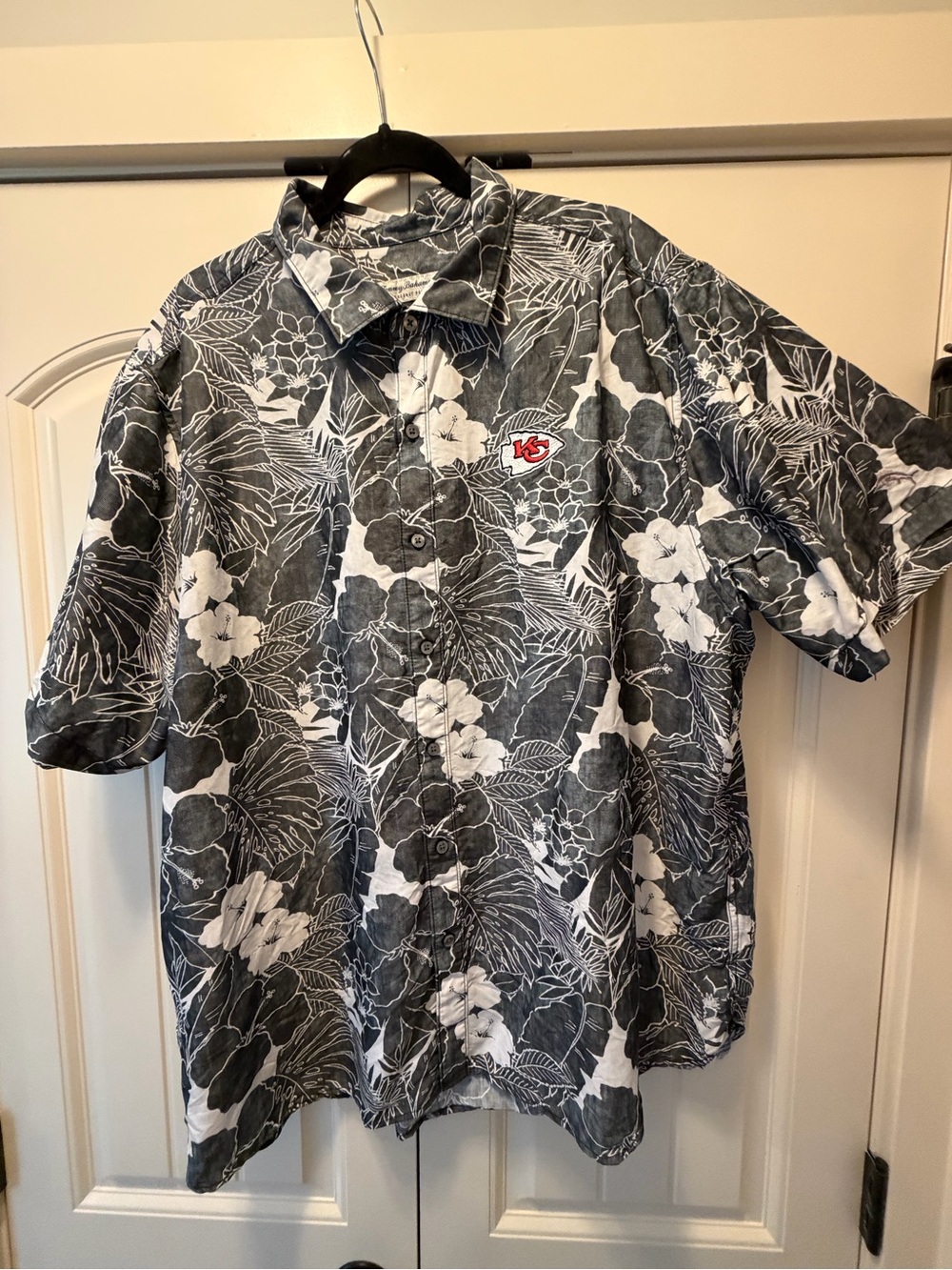 TOMMY BAHAMA KANSAS CITY CHIEFS